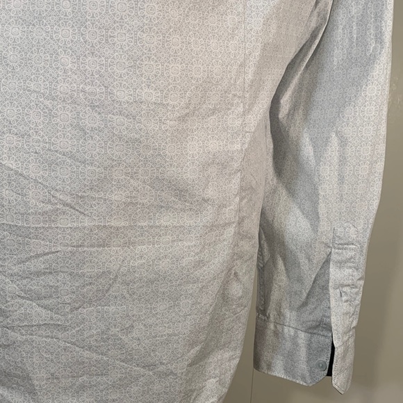 Guess (L) - Picture 12 of 15